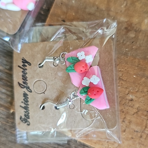 Set of 2 NEW CUTE Dessert & Bunny Earrings - Picture 2 of 3